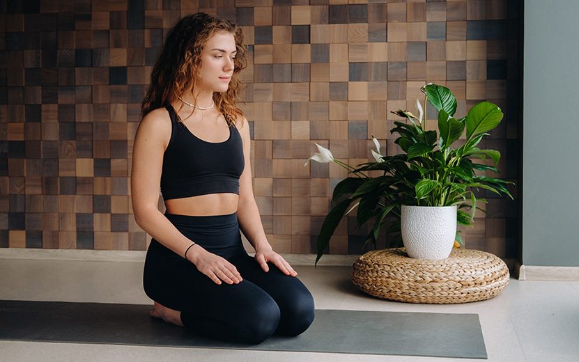 a-young-woman-in-black-clothes-is-doing-yoga-in-a-2021-12-13-18-39-41-utc.jpg