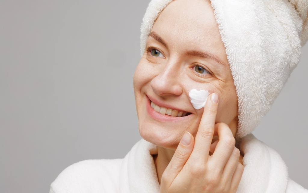 woman-applying-white-cream-to-her-face-2026-03-25-08-26-20-utc (1).jpg
