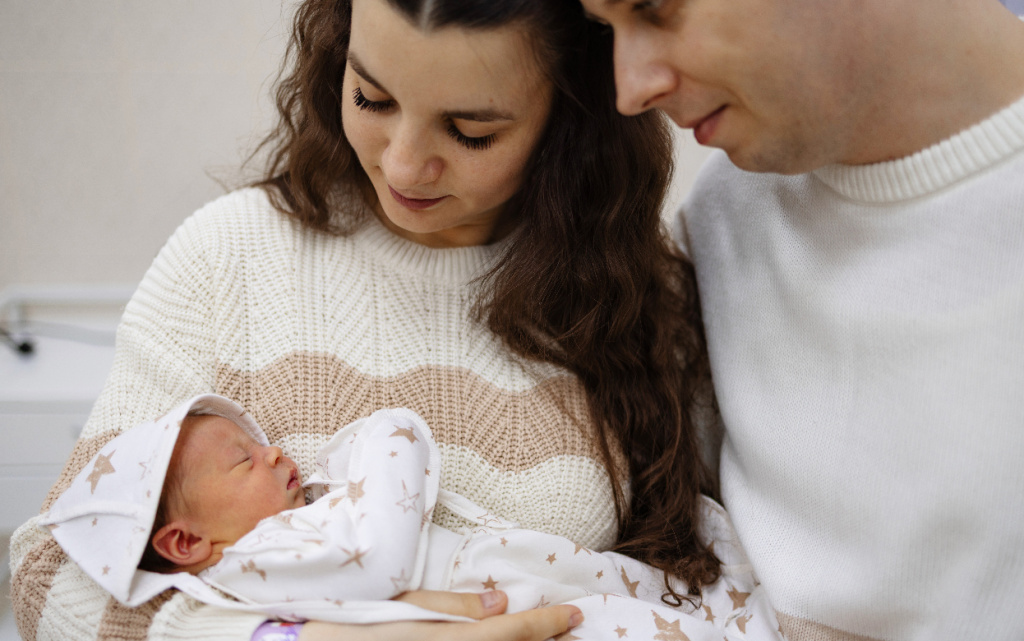happy-parents-holding-newborn-baby-in-hospital-set-2026-09-25-03-40-16-utc (1).jpg