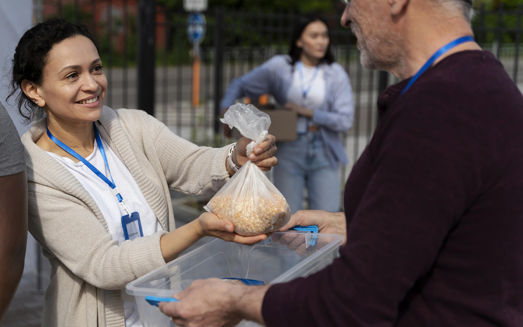 charity-foodbank-volunteer-group_.jpg