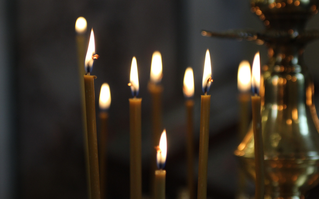 храм вера регилия верующий свеча смерть трагедия траур панихида грехи.jpg