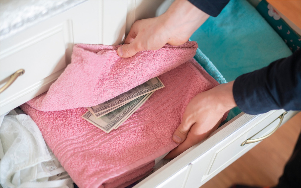 hiding-money-in-a-drawer-under-towels-2026-03-17-06-49-47-utc (1).jpg