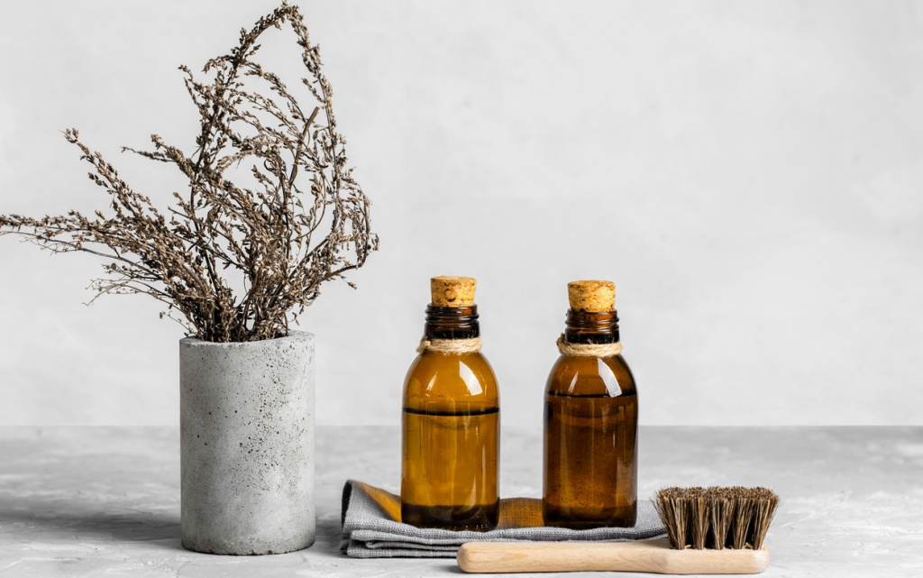 eco-friendly-cleaning-products-set-with-brush-table (1).jpg