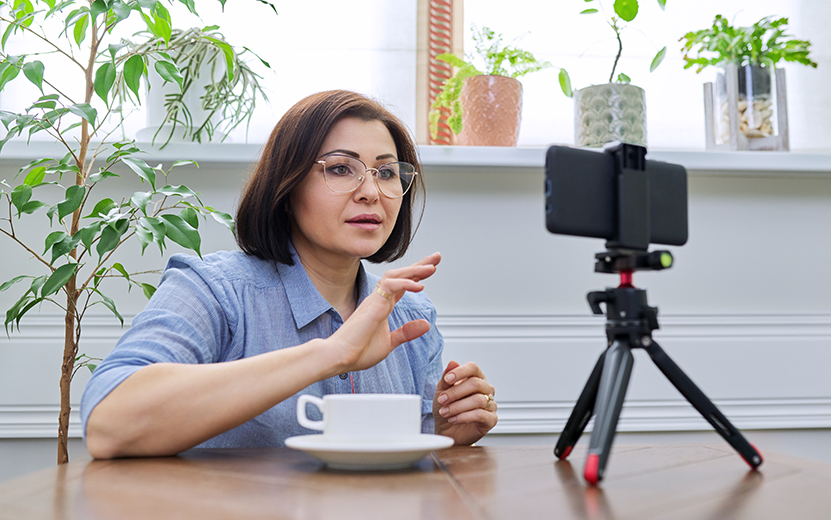 woman-teacher-mentor-psychologist-looking-at-web-2023-11-27-05-31-43-utc.jpg