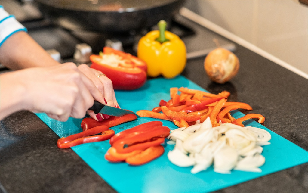 cutting-colorful-bell-peppers-on-cutting-board-2026-03-18-15-08-27-utc (1).jpg