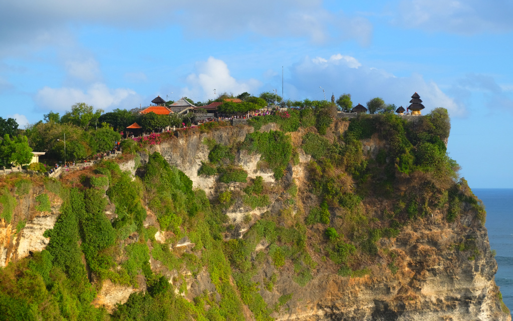 Pura_Luhur_Uluwatu_2017-08-17_(34) (1).jpg