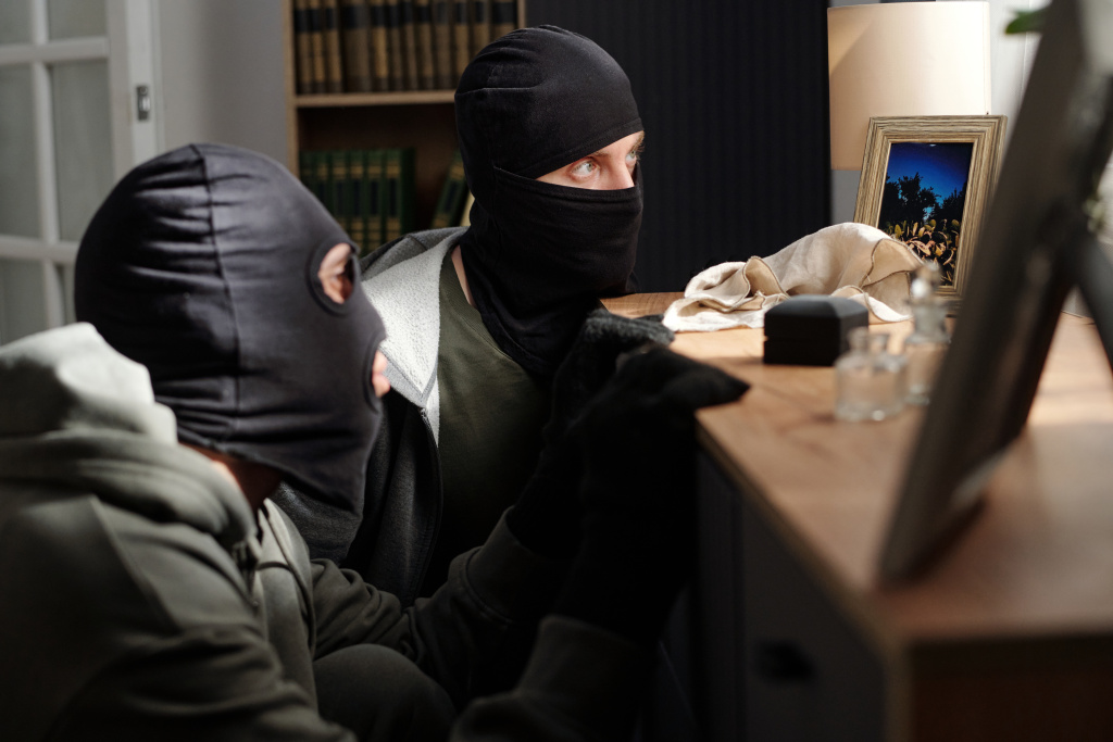 two-people-wearing-masks-indoors-near-wooden-desk-2026-03-25-08-21-30-utc.jpg