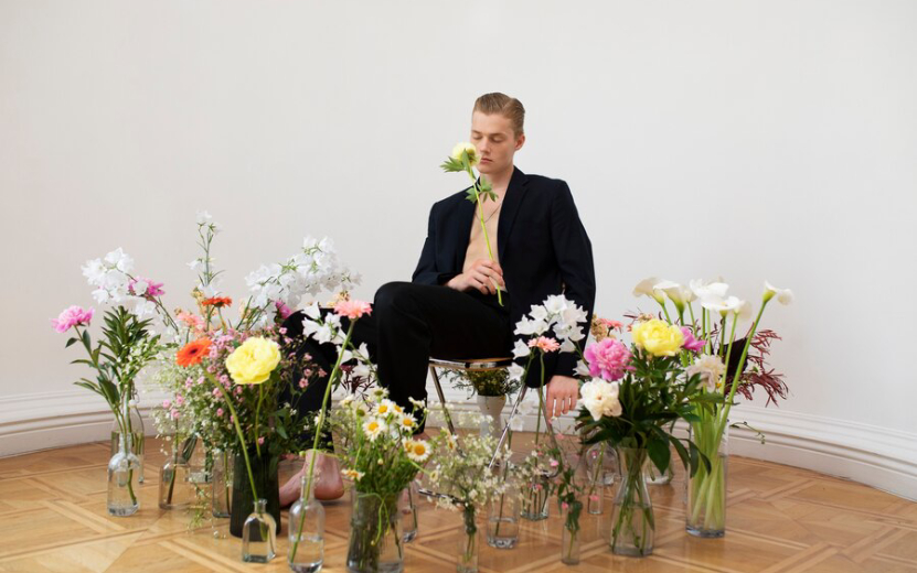 young-man-holding-yellow-flower-full-shot_23-2149486697.jpg young-man-holding-yellow-flower-full-shot_23-2149486697.jpg