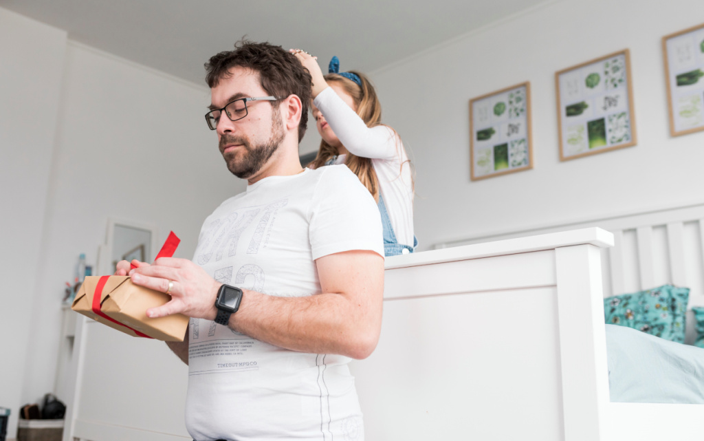 otec-prazdnuet-den-otcov-so-svoei-docer-u (1).jpg