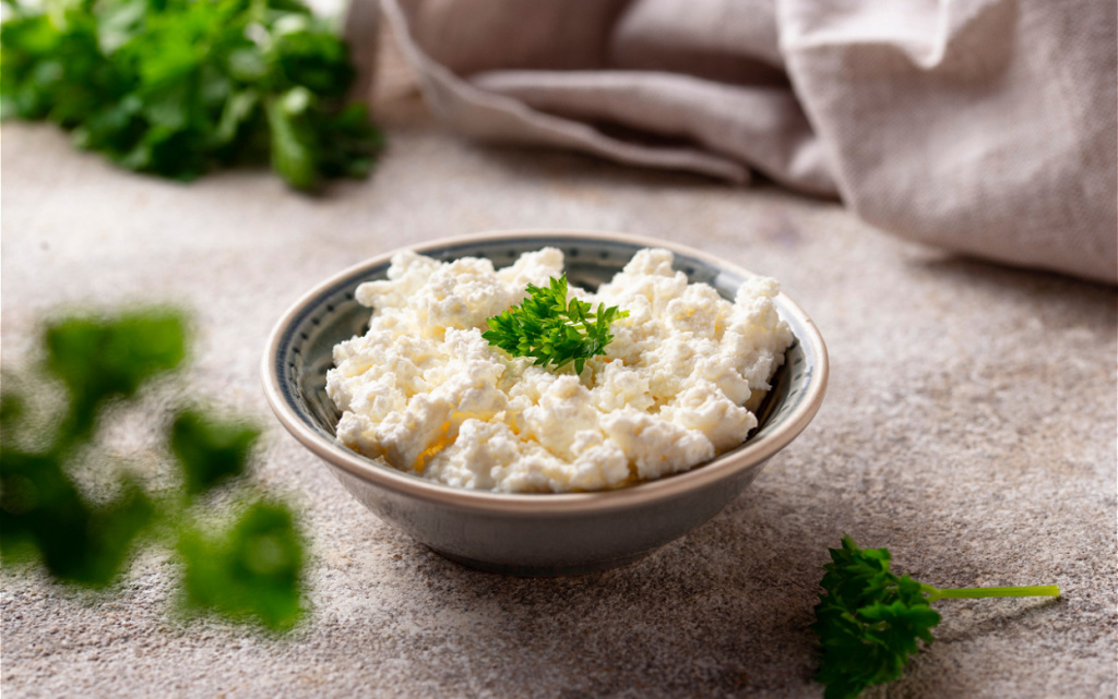bowl-of-cottage-cheese-with-fresh-parsley-2026-01-05-05-31-26-utc (1).jpg