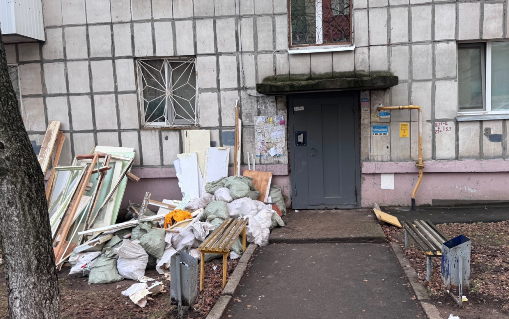 Ухо соседи мусор.jpg