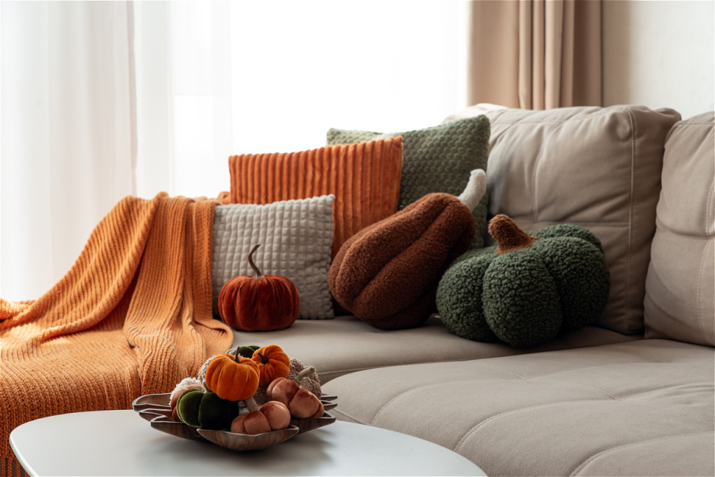 cozy-autumn-living-room-with-plush-pumpkin-pillows-2026-08-18-20-30-20-utc.jpg