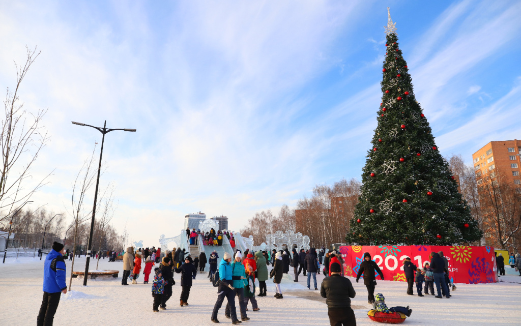 ледовый городок елка новый год Центральная площадь 2021 А Закиров (1).jpg
