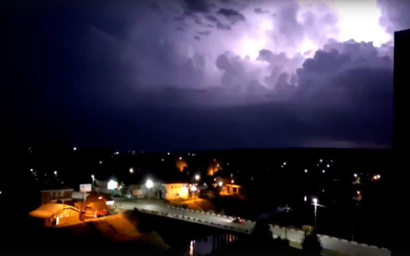 Шаровая молния в Сарапуле. Фото: скриншот из видео вк