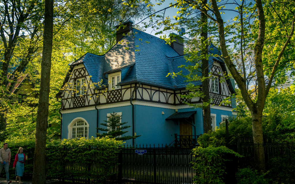 ruslan-mingazhov-zW4wHeFAo4E-unsplash (1).jpg
