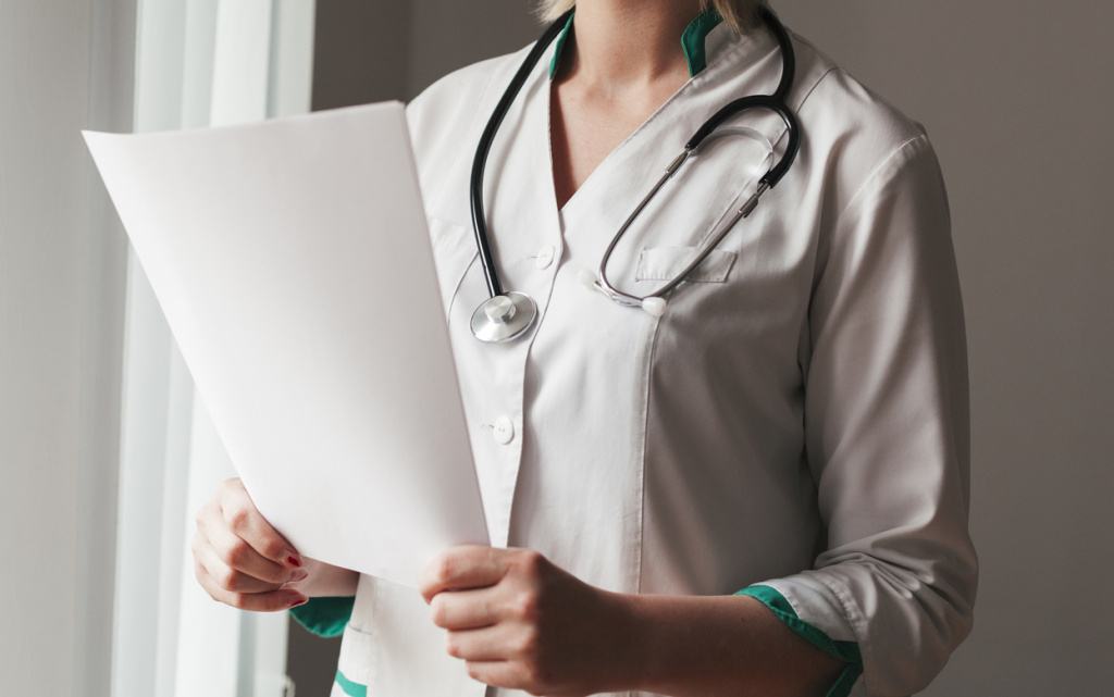 doctor-with-medical-report (1) (1).jpg doctor-with-medical-report (1) (1).jpg