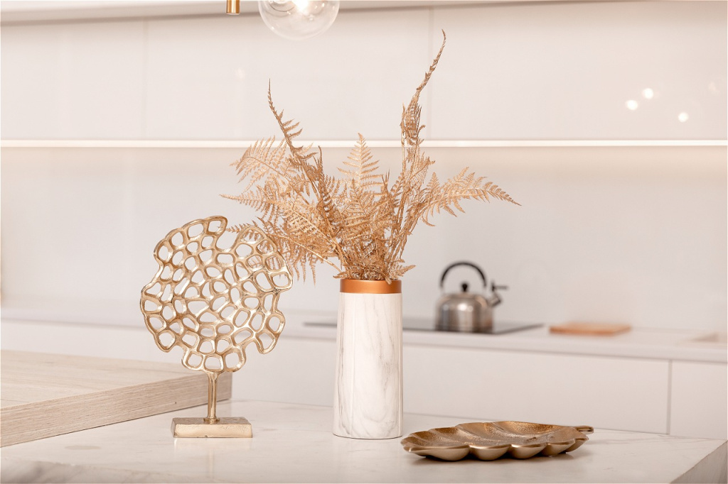 gold-decorative-elements-on-counter-top-in-kitchen-2026-01-06-00-50-02-utc.jpg