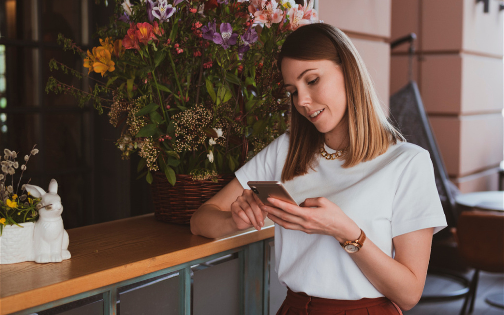 stylish-business-woman-with-mobile-phone-at-flower-2026-01-07-06-12-07-utc (1).jpg
