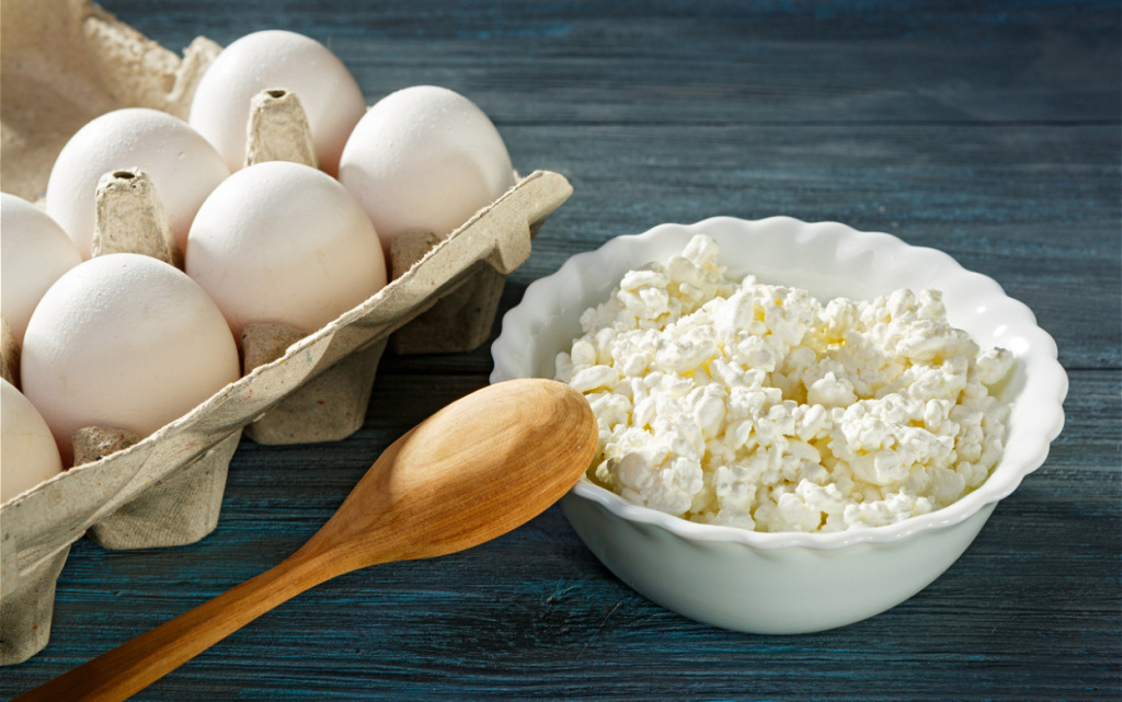 eggs-and-cottage-cheese-on-a-wooden-table-2026-03-18-04-30-50-utc (1).jpg