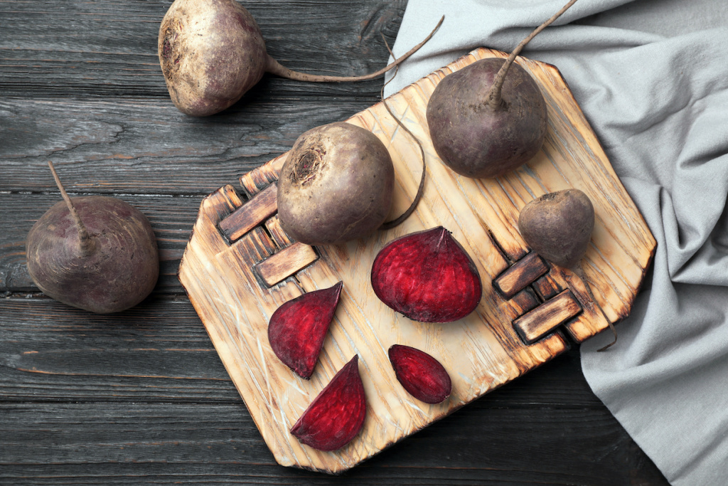 flat-lay-composition-with-ripe-beets-on-wooden-bac-2026-03-05-11-49-20-utc.jpg