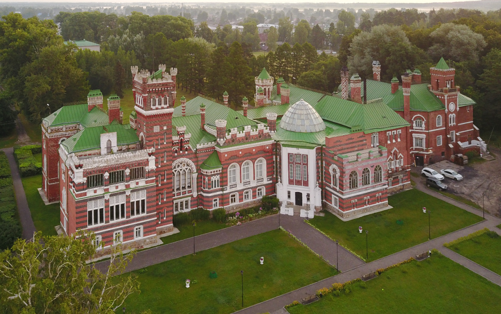 Замок_Шереметева_с_высоты_птичьего_полёта (1).jpg