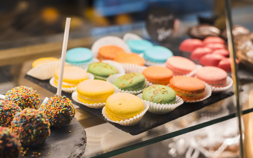 chocolate-cake-pops-with-colorful-sprinkles-macaroons-display-cabinet (1) (1).jpg chocolate-cake-pops-with-colorful-sprinkles-macaroons-display-cabinet (1) (1).jpg