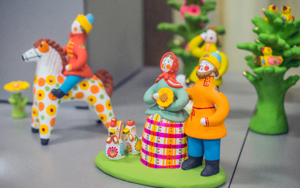 Dymkovskaya_toy._author_Svetlana_Skopina,_Kirov (1).jpg