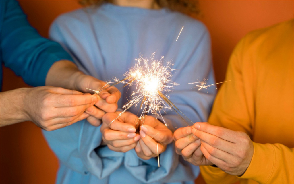 happy-friends-celebrating-birthday (1).jpg