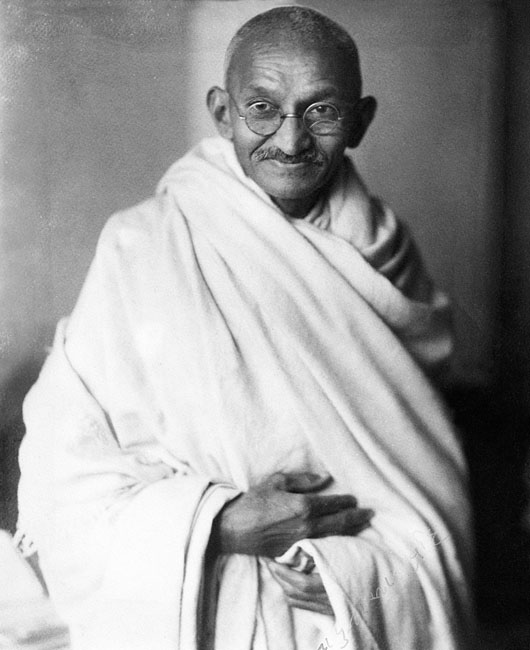 Mahatma-Gandhi,_studio,_193.jpg
