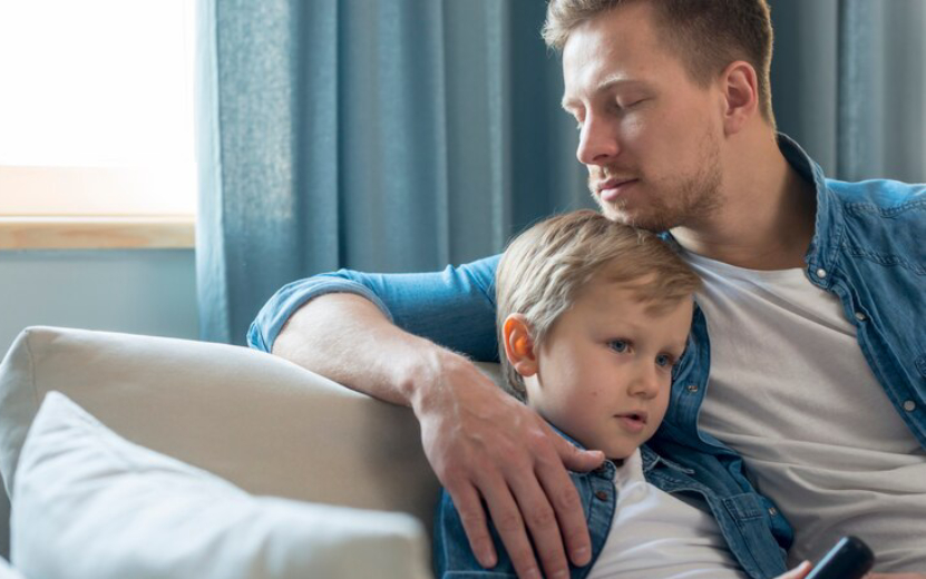 father-s-day-dad-son-sitting-couch_23-2148511186.jpg