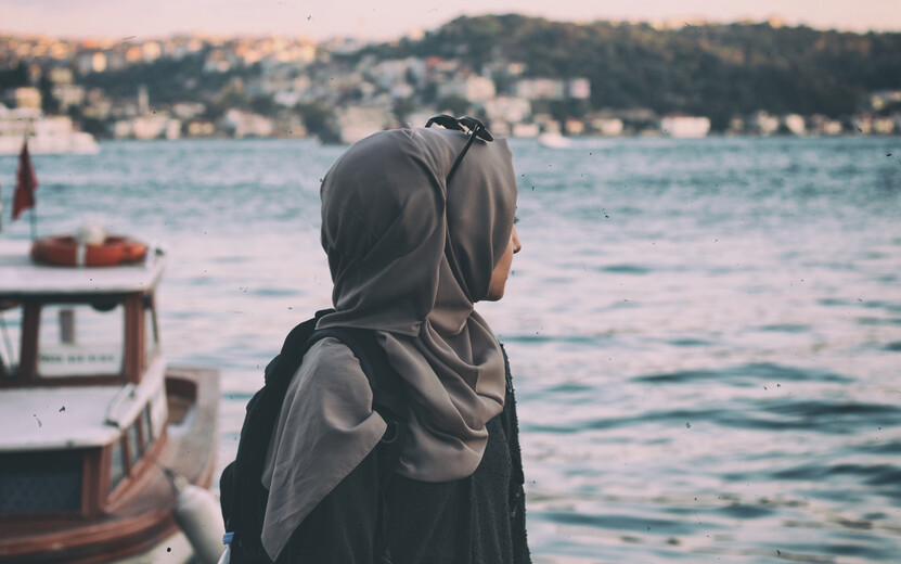 result_young-lady-hijab-looking-sae-seaside.jpg