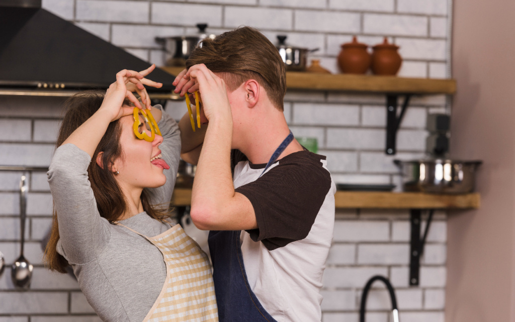 couple-having-fun-with-slices-pepper-kitchen (1).jpg
