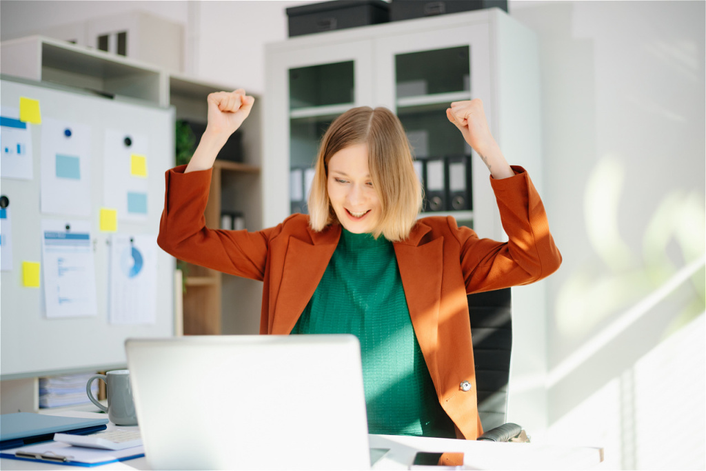happy-woman-celebrating-success-while-using-a-lapt-2026-01-11-10-58-41-utc.jpg