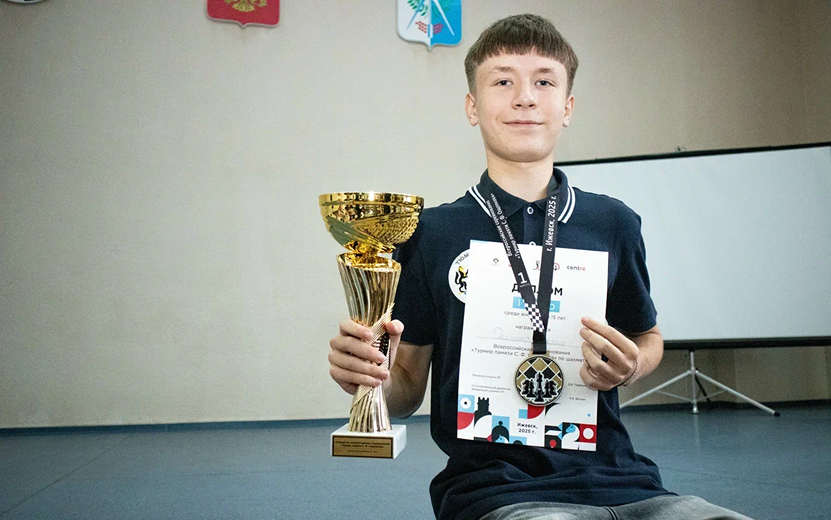 Победитель этапа детского Кубка России среди юношей до 15 лет Максим Демченко, его папа остался за кадром. Фото: Данил Иванов Победитель этапа детского Кубка России среди юношей до 15 лет Максим Демченко, его папа остался за кадром. Фото: Данил Иванов