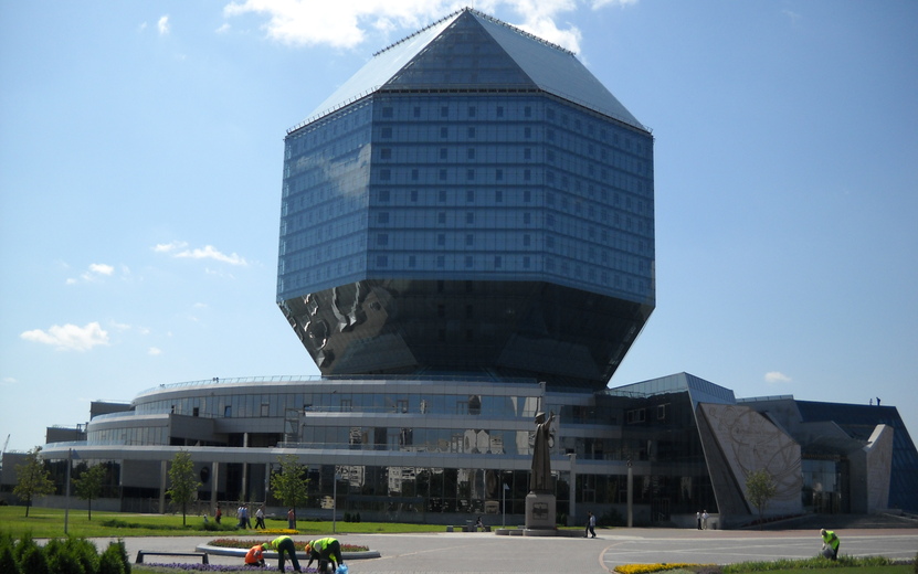 5_50_64_2f_-_Belarus_National_Library,_Minsk_2009_(3901618837).jpg
