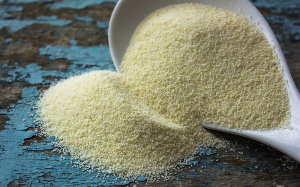 semolina-grain-closeup-on-a-rustic-wood-surface-2026-01-09-08-00-36-utc (1).jpg