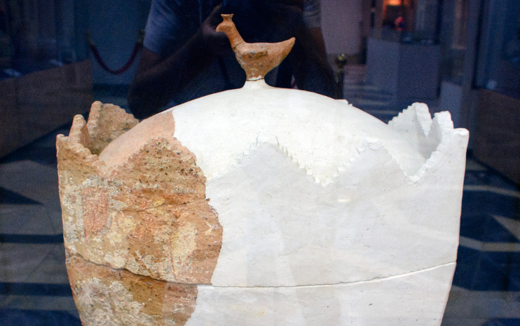 Karakalpakstan_Chilpyk_Tower_of_Silence_(dakhma)_1st_cent_BCE-1st_cent_CE_Zoroastrian_Ossuary (1).jpg
