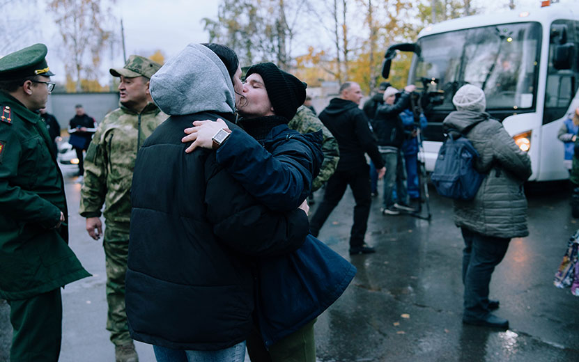 Мобилизация в апреле 24. Фото трогательные проводы мобилизованных на сво.