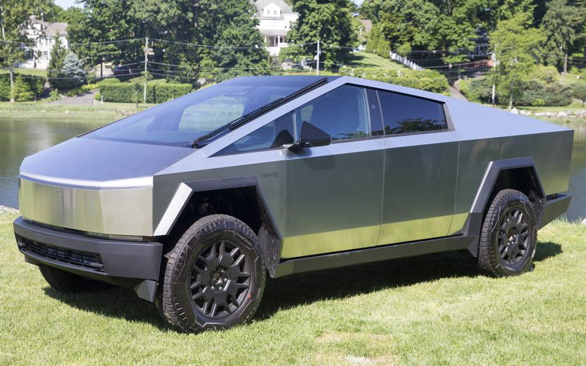 2024_Tesla_Cybertruck_Foundation_Series,_front_left_(Greenwich).jpg