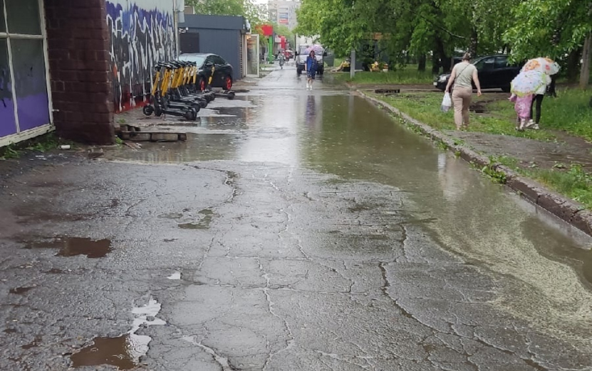 Лужа на автозаводской.jpg
