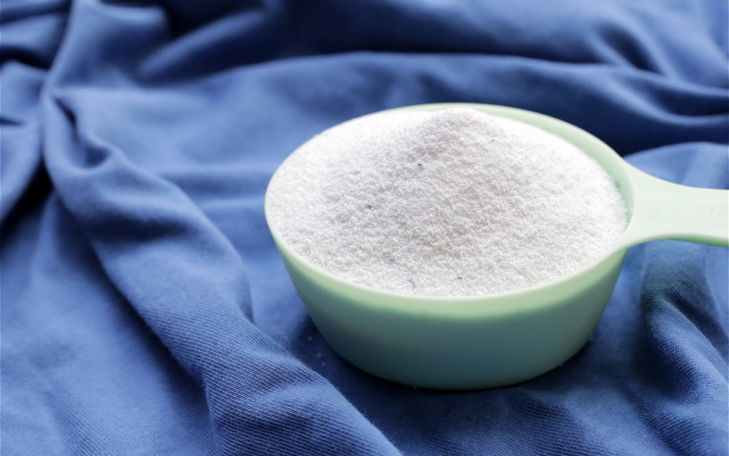 close-up-of-laundry-detergent-in-measuring-cup-2026-03-20-06-15-01-utc (1).jpg