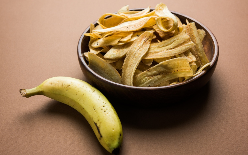 banana-chips-with-fresh-banana-fruit-2026-03-17-06-46-34-utc (1).jpg