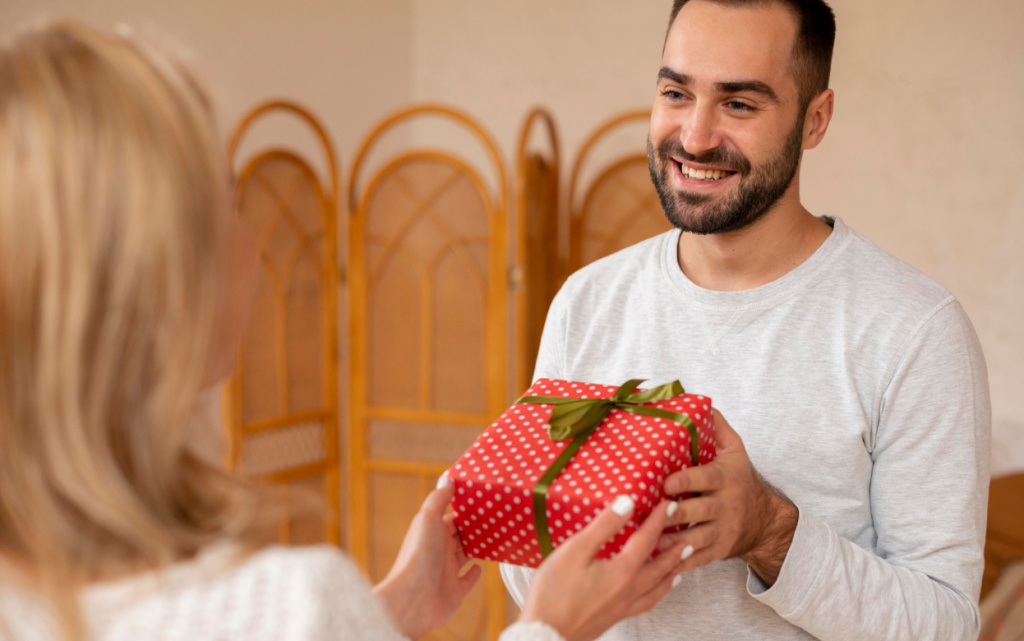 close-up-couple-with-present (1).jpg