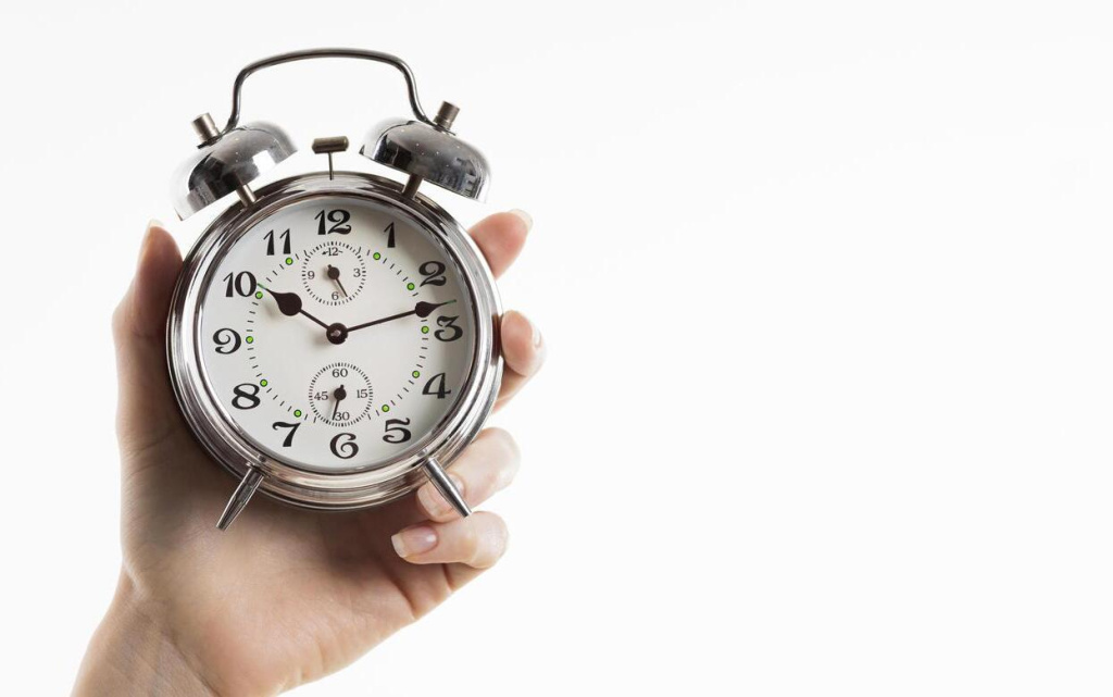 hand-holding-alarm-clock-with-copy-space (1) (1).jpg hand-holding-alarm-clock-with-copy-space (1) (1).jpg