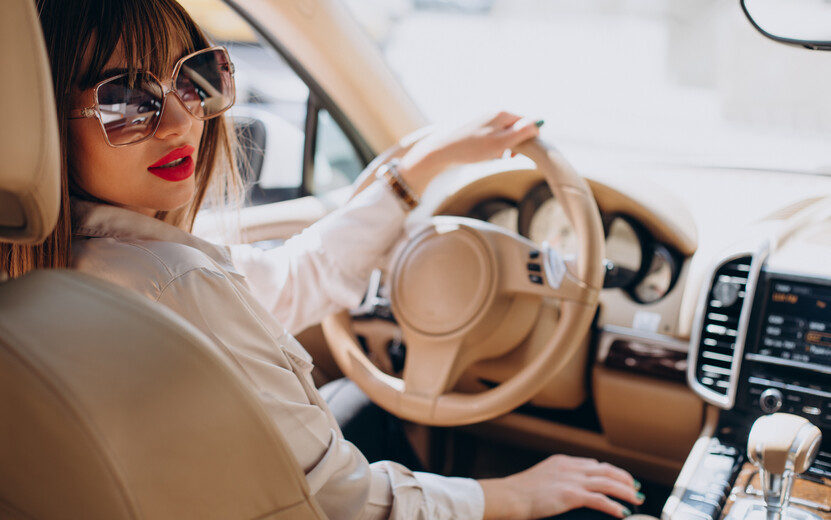 result_attractive-woman-sitting-her-car.jpg