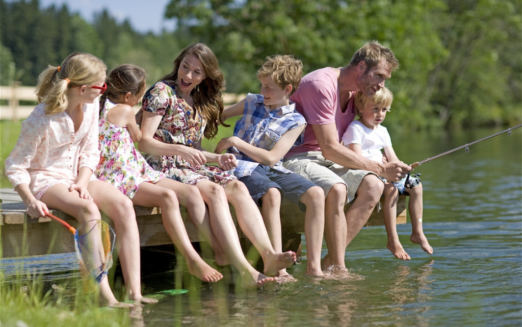 family-enjoys-fishing-together-at-the-lake-2026-01-11-09-55-53-utc (1).jpg