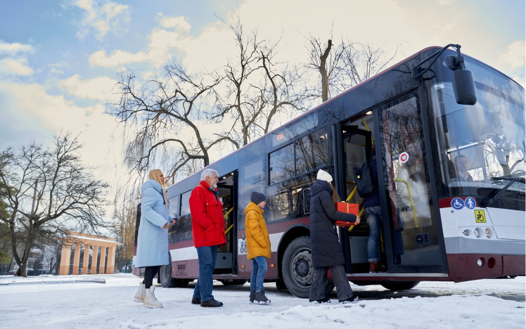 driver-let-passengers-come-in-using-bus-front-door-2026-01-09-07-09-18-utc (1).jpg