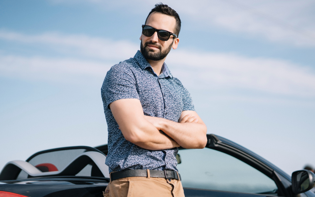 attractive-man-posing-in-convertible-car-2026-01-09-08-38-03-utc (1).jpg