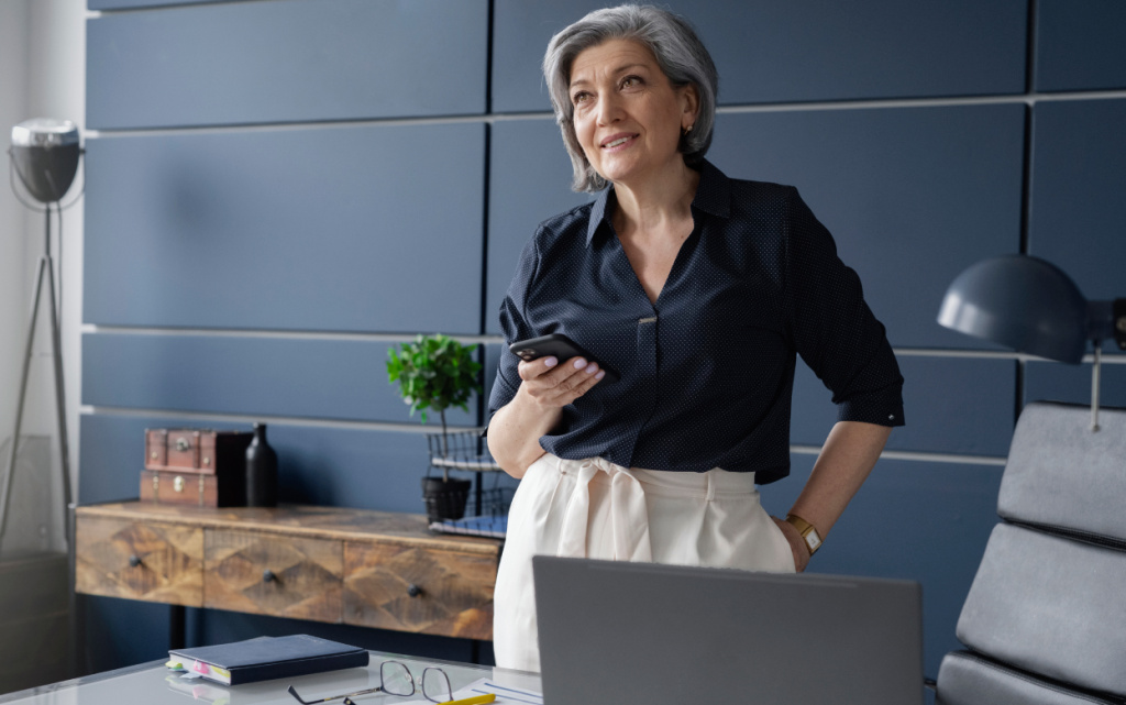 finansovo-nezavisimaa-zensina-v-svoem-ofise (1).jpg