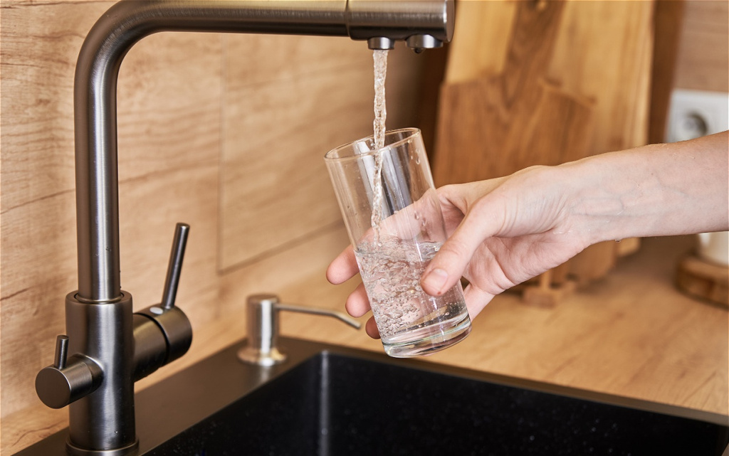 filling-glass-with-water-at-kitchen-faucet-2026-03-24-05-26-32-utc (1).jpg